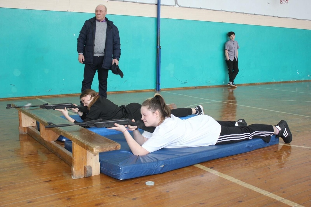 Районные соревнования по стрельбе из пневматической винтовки.